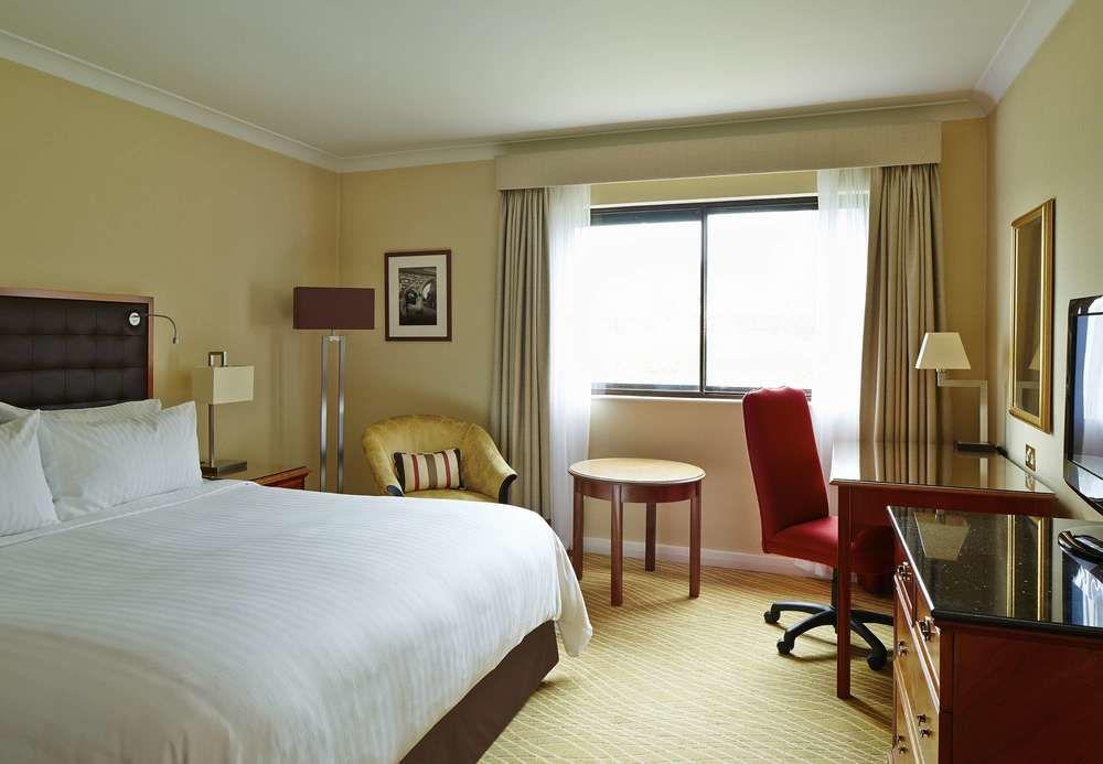 Delta Hotels By Marriott Cheshunt Broxbourne Extérieur photo